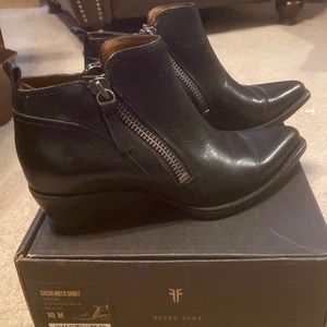 FRYE SACHA MOTO SHORT, BLACK BOOTIES.